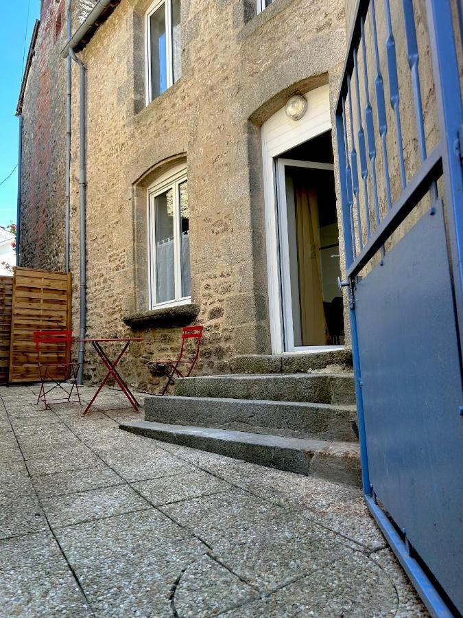 Gite Des Halles : 4-6 Pers. Maison De Bourg. Villa Saint-Pierre-des-Nids Exterior photo